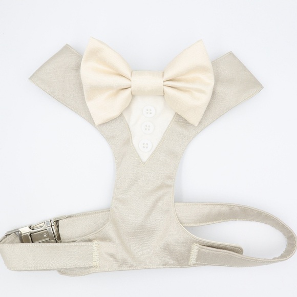Dog beige tuxedo suit with matching harness and ring pillow - Picture 1 of 5